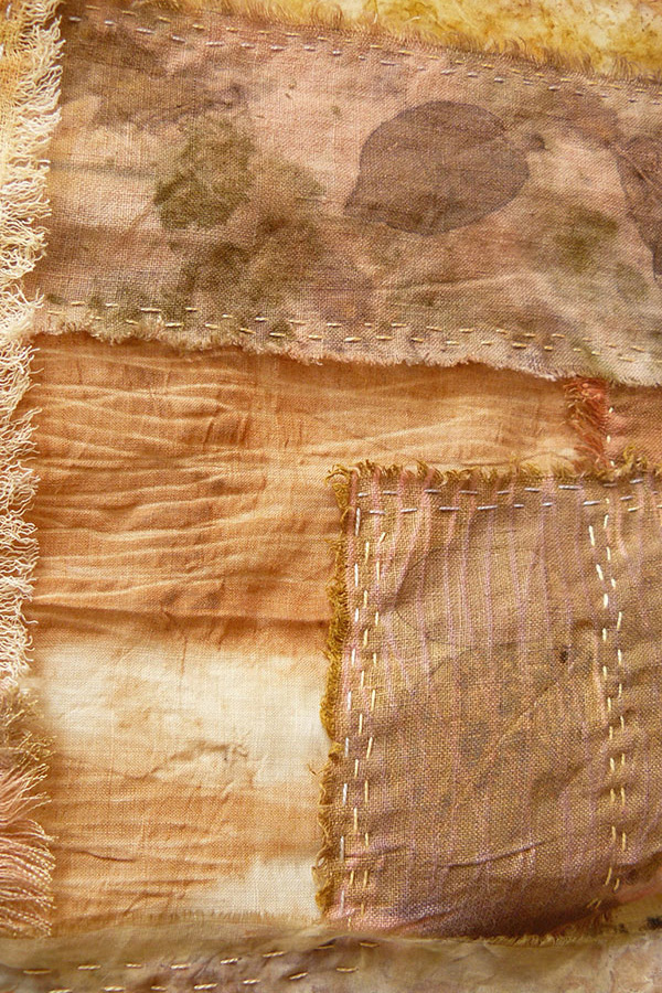 Detalhe da costura da obra de arte têxtil Mangue obra de Fernanda Mascarenhas