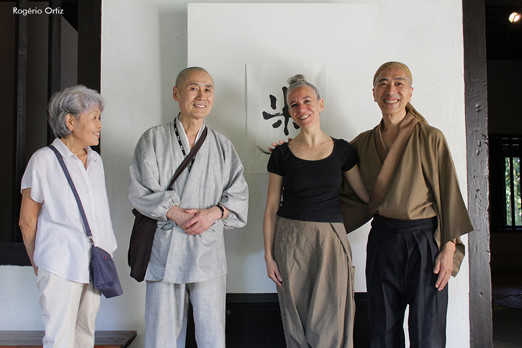 Depois da apresentação de Cada Passo, Fernada Mascarenhas com Dosho Saikawa Roshi, Hisako Kawakami e Toshi Tanaka